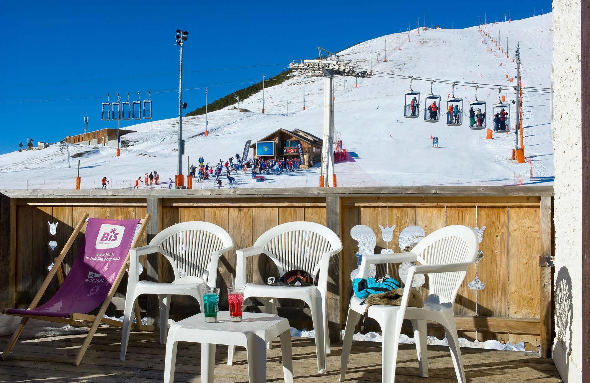 Madame Vacances Hotel Le Christina Alpe d'Huez Exterior photo